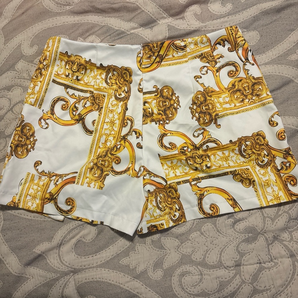 Ovi White Shorts with Gold Baroque Print